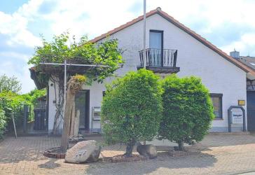 Freistehendes Ein-/Zweifamilienhaus mit großem Garten in ruhiger Lage und Entwicklungspotenzial