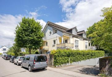 Bezugsfrei, modern, ruhig | 2-Zi-DG-Whg. mit Balkon, Loggia, Tageslichtbad und TG-Einzelstellplatz