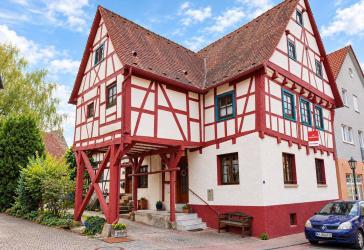 188 m² Fachwerkhaus mit Einliegerwohnung und Scheune - provisionsfrei im Zentrum von Oberderdingen