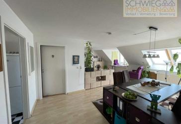 Dachgeschosswohnung in Potsdam West, 2 Zimmer, Küche, Bad, Kellerraum und PKW-Stellplatz