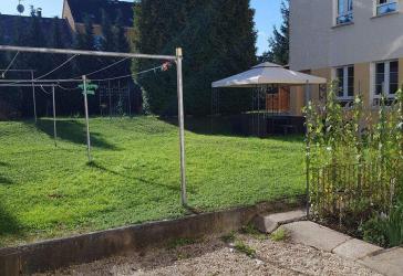 großzügige 4-Zimmer Wohnung mit Fenster in allen Räumen, Mietergarten, Dachbodenkammer