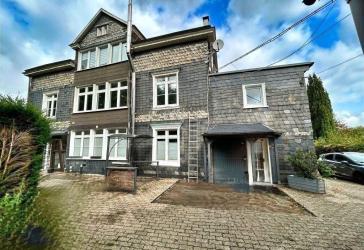 Großes Mehrfamilienhaus mit Nebengebäude und Garten!