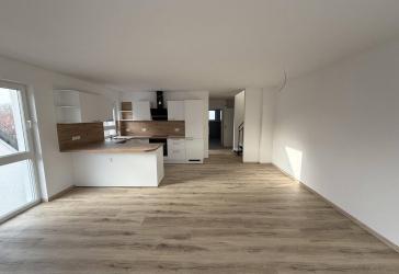 Exklusive 3-Zimmer-Neubauwohnung m. Balkon, EBK, 2-Stellplätze