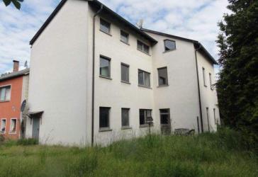 Großes Wohnhaus mit Garten - RESERVIERT