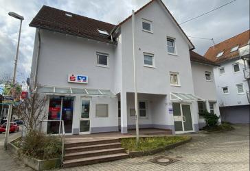 Bittenfeld: Ehemalige Bankfiliale mit Stellplätzen