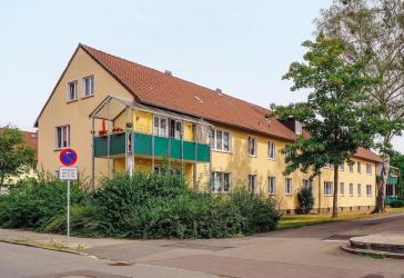 Stadtnahe Wohnung mit Balkon - WBS erforderlich // EG links