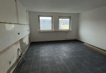 Frisch Rennovierte 4 Zimmerwohnung in Idar-Oberstein zu vermieten [HMR-O70E04]