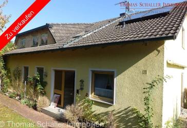 Ein-/ Zweifamilienhaus in Hanglage mit Garage, Terrasse, Balkon, Loggia, EBK in Velburg bei Neumarkt
