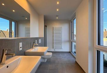 *** ENERGIEKONZEPT * Exklusiv am Auenwald - Neubau-5-Zimmerwohnung in Toplage * ab 3/26 ***