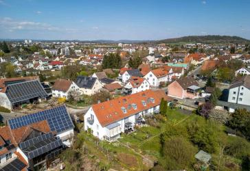 Schönes Reihenmittelhaus mit 5,5 Zimmern, Terrasse, Gartenanteil und Garage in Rielasingen