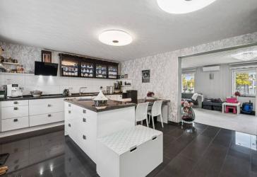Wohnglück in Düren: Modernisiertes Reihenmittelhaus in verkehrsberuhigter Lage