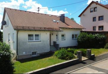++ Platz für die ganze Familie ++ großzügiges Einfamilienhaus mit Einliegerwohnung
