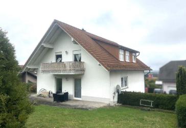 Neuwertiges Dreifamilienwohnhaus in Battenberg (Eder)