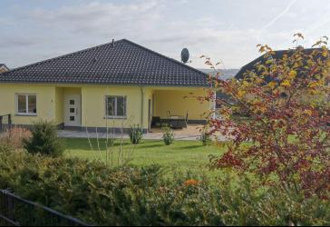 Hochwertig ausgestattetes Einfamilienhaus im Bungalowstil auf gepflegtem Grundstück in Pößneck