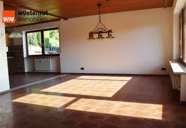 Großzügige 4,5 - Zimmer - Etagenwohnung mit Balkon, Garage und Gartenanteil in Wangen / Epplings