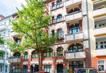 Gefragte Kapitalanlage in Friedrichshain: Vermietete Altbauwohnung im beliebten Szenekiez