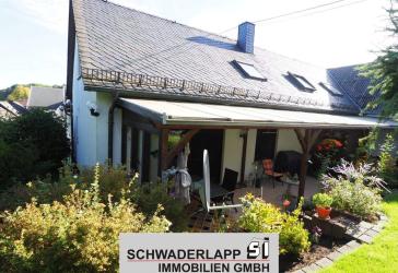 Einfamilienhaus mit separatem Apartment und großem Nebengebäude