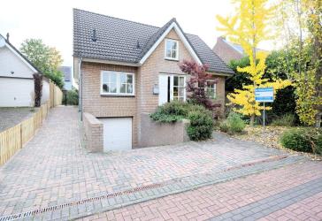 Freistehendes Wohnhaus mit Garage in kinderfreundlicher Umgebung