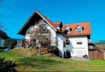 Gepflegtes Dreifamilienhaus in herrlicher Ortsrandlage