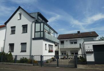 Zwei modernisierte Häuser mit vielfältigen Nutzungsmöglichkeiten in Wölfersheim!