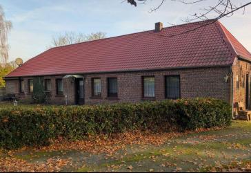 Charmantes Bauernhaus mit viel Potenzial und großem Grundstück in Zetel