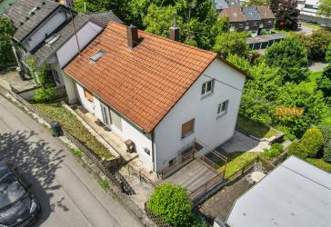 IMMORath.de - Helle 6-Zimmer Wohnung mit Balkon und Terrasse