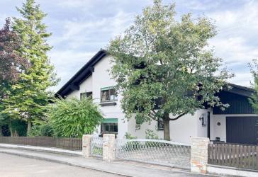 Gepflegtes großzügig angelegtes Einfamilienhaus