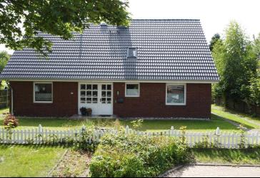 Familienfreundliches Wohnen, großes Haus in Top-Lage mit schönem Garten in Husum