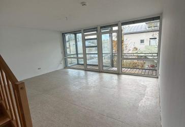 große 5 - Zimmerwohnung - bitte unbedingt beigefügten Bewerbungsbogen ausfüllen