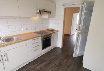 Moderne Wohnung mit Einbauküche!