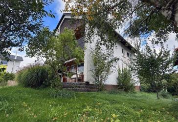 Freistehendes und familienfreundliches 1-Familien-Haus