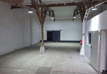 Provisionsfreie Lagerhalle mit Büro in Gewerbelage