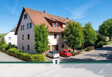 Bezugsfreie 4,5-Zi.-Maisonettewohnung mit Balkon, 2 Bädern und Garage in Überlingen-Bonndorf