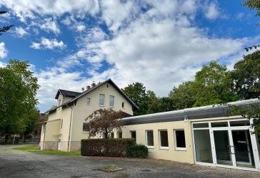 Großzügiges Anwesen mit vielseitigen Nutzungsmöglichkeiten in Naumburg