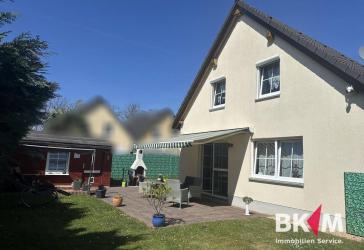 Gepflegtes Einfamilienhaus mit Carport, Stellplatz und 5000l Zisterne