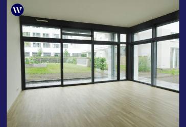 Terrassenwohnung mit großen Fensterfronten, 1,5 Wohnebenen, Einbauküche, Parkett, Gäste-WC
