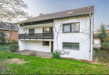 Freistehendes Einfamilienhaus mit großer Wohn-, Nutzfläche in ruhiger Wohnstraße Nähe St. Sebastian