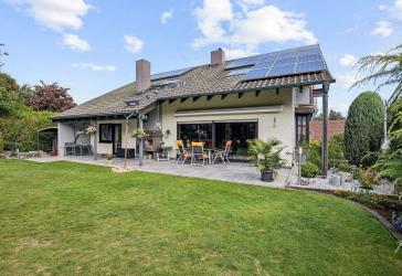 Exklusives Dreifamilienhaus in bester Lage des Uni-Wohngebiets