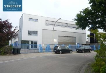 Freie Produktionshalle mit Verwaltung und Schwerlastkränen