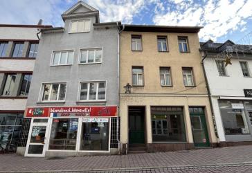 Attraktives Wohn- und Geschäftshaus-Ensemble im Stadtzentrum mit großem Entwicklungspotenzial