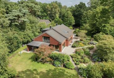 Architektenvilla und 5.339m² gärtnerisch angelegter Park in bevorzugter Wohnlage