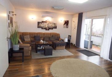 Innen kernsaniertes EFH mit großem Grundstück, Pool, ca. 80 qm großer Garage und positiver Bauvoranfrage