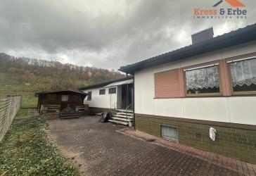 Charmanter Bungalow mit großem Potenzial und sonnigem Grundstück in Schlüchtern-Kressenbach