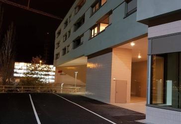Schöne 2-Zi.-Whg. mit großem Balkon nah an den Riemarcaden u. direkter Anbindung zu U2 inkl. Stellplatz Küche soll abgelöst werden