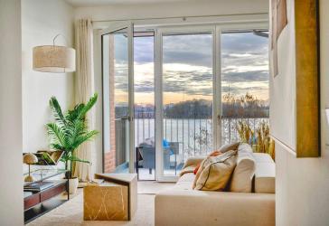 SHOWROOM GEÖFFNET I 1. Reihe am Wasser: Neubau-Maisonette mit Wasserblick - Terrasse - BEZUGSFERTIG