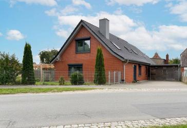 Heute investieren. Morgen profitieren. Vollsaniertes Zweifamilienhaus mit zwei vermieteten Wohneinheiten.