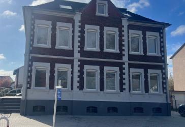 Kernsanierte Dachgeschosswohnung in Top Lage !