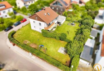Freistehendes Zwei-/Dreifamilienhaus mit 996 m² Grundstück & großem Garten