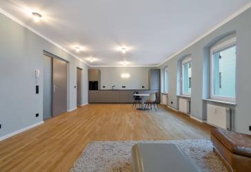 4-6 Zimmer nach Kernsanierung - Praxis oder Büro, energieeffizient