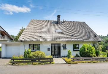 Modernisiertes großes Einfamilienhaus mit Einlieger und Garage im Außenbereich von Radevormwald!